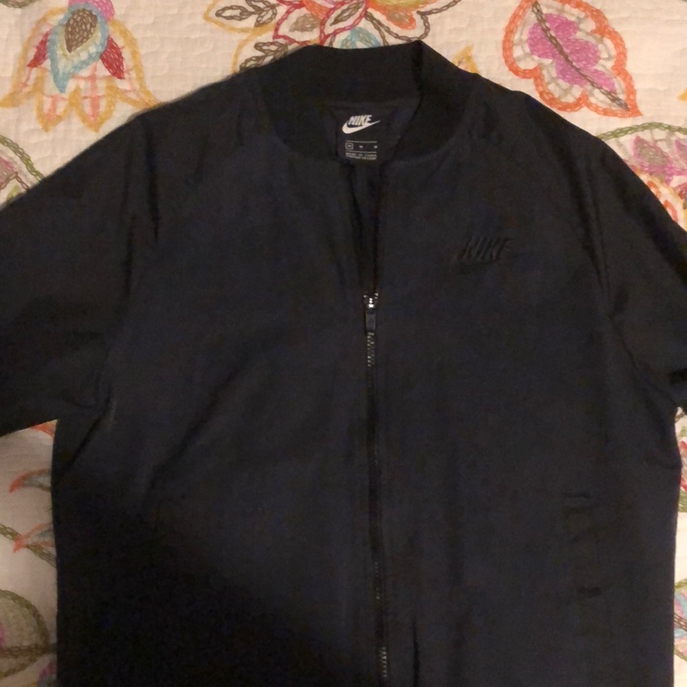 Medium, black, Nike windbreaker